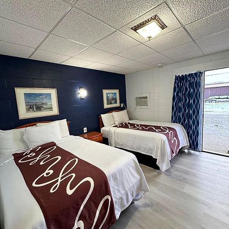 Sleep-Ees Inn, Saginaw & Frankenmuth Екстериор снимка