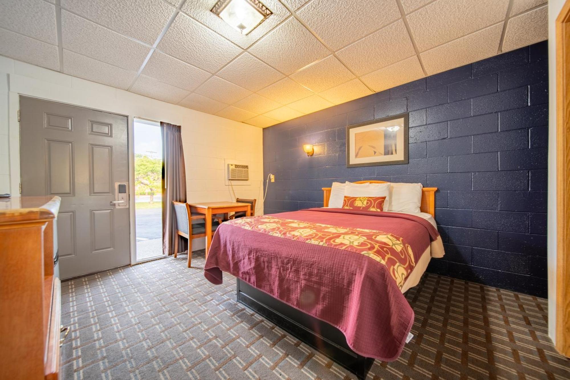 Sleep-Ees Inn, Saginaw & Frankenmuth Екстериор снимка