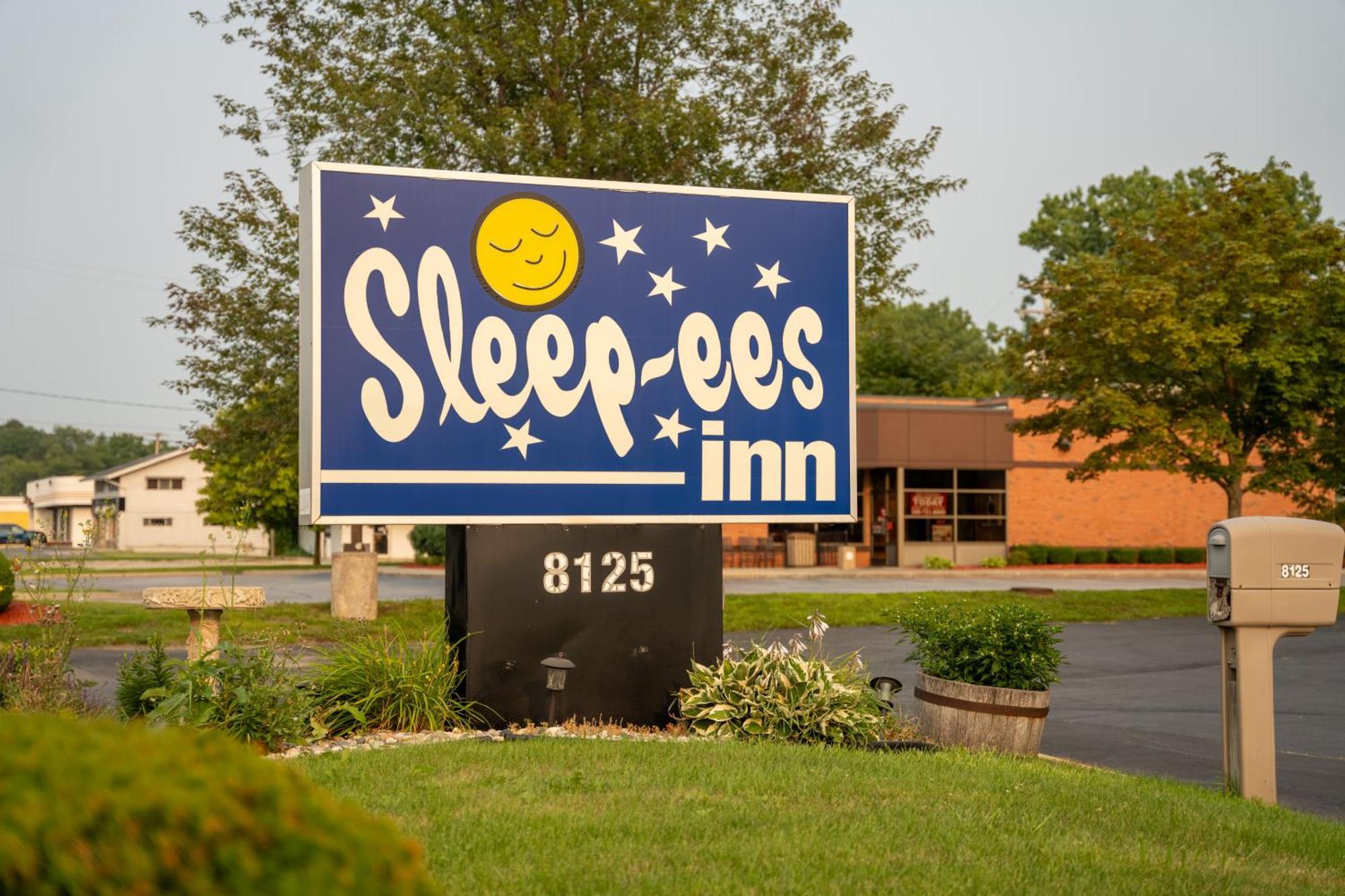 Sleep-Ees Inn, Saginaw & Frankenmuth Екстериор снимка