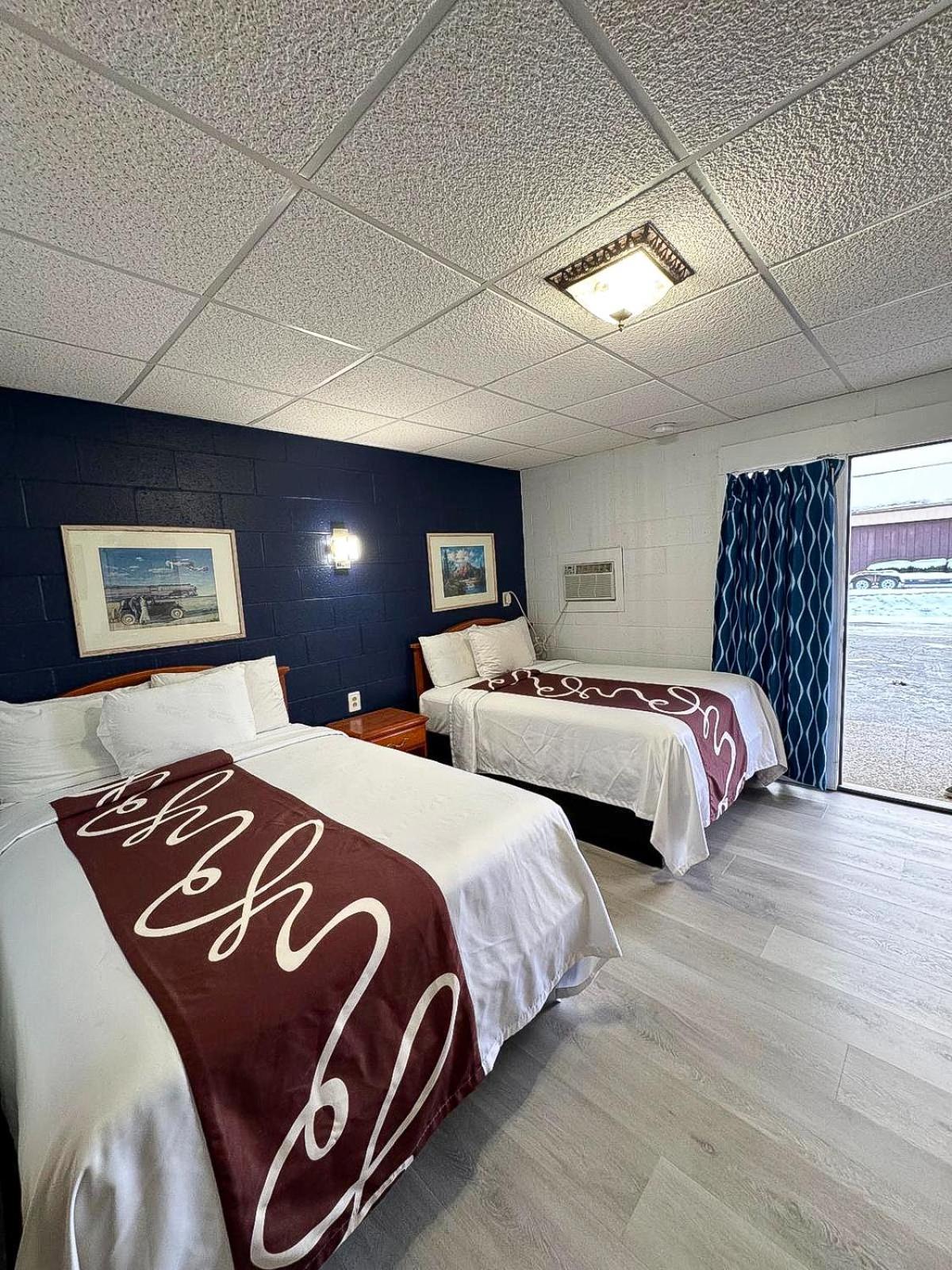 Sleep-Ees Inn, Saginaw & Frankenmuth Екстериор снимка