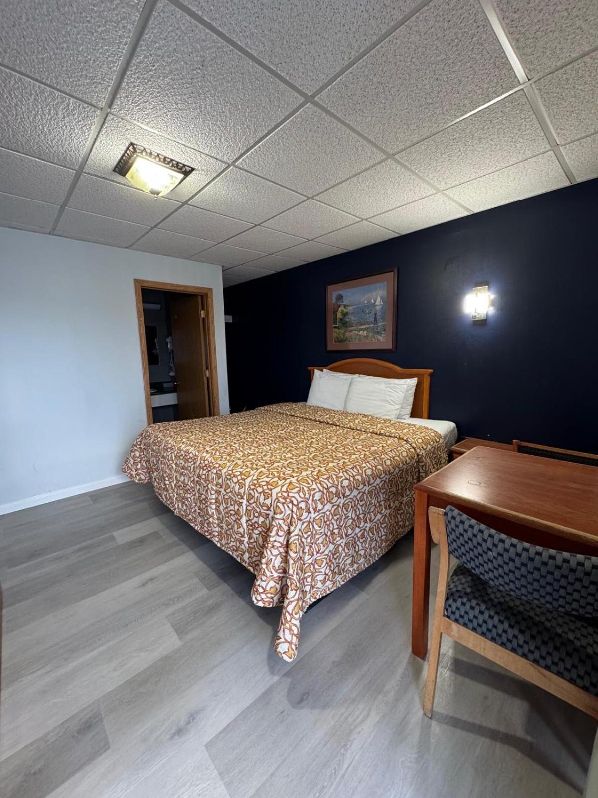 Sleep-Ees Inn, Saginaw & Frankenmuth Екстериор снимка